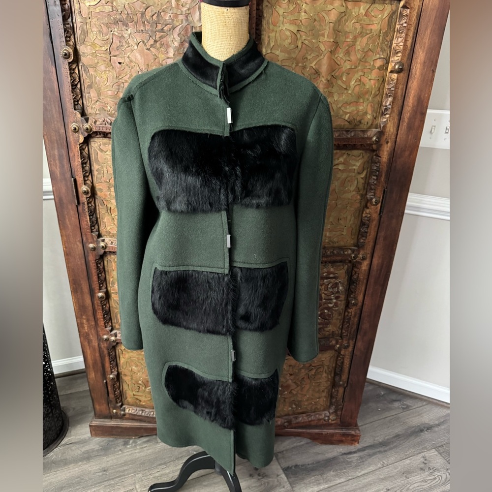 Elie Tahari Wool Blend Green Coat with Black Fur Trim‎ M
